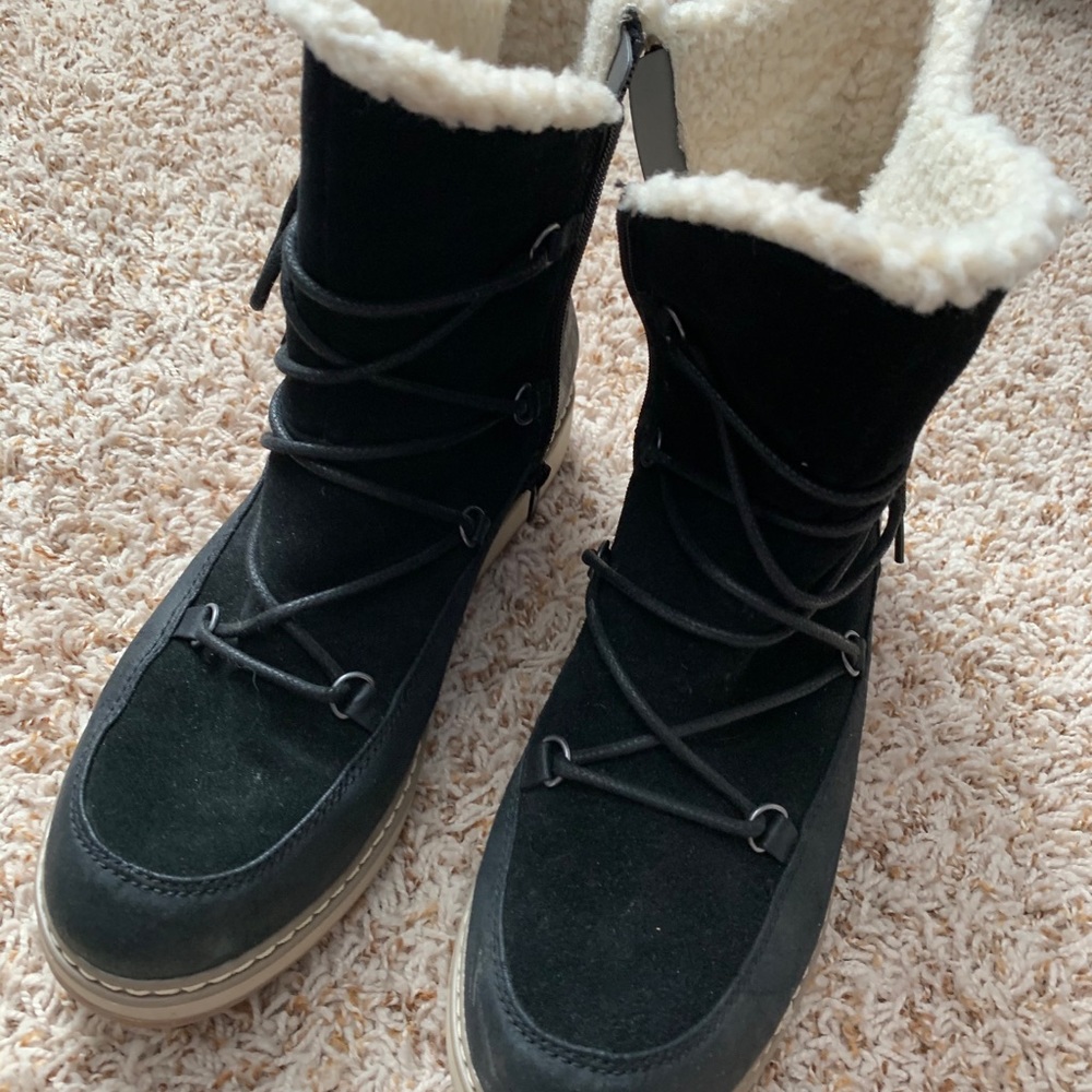 White mountain leather boots